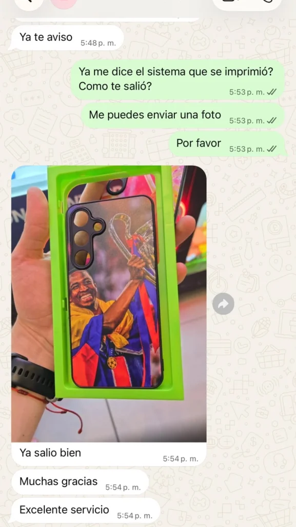 Mensaje de un cliente sobre el envío de su estuche personalizado de CaseLab en Ecuador
